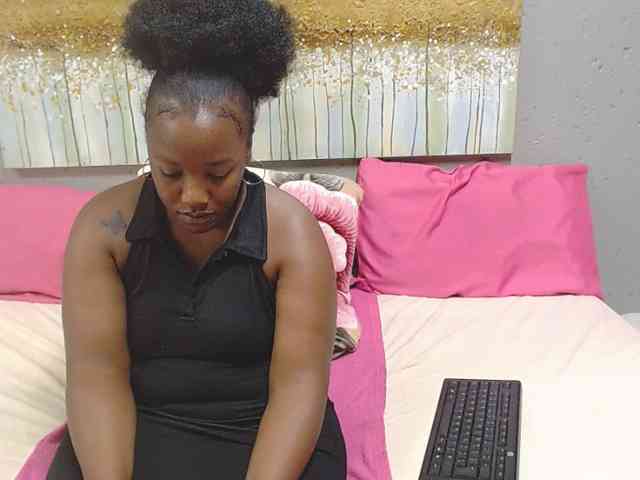 LadyAss33 webcam
