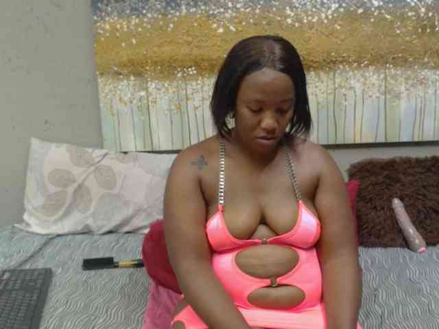 LadyAss33 webcam