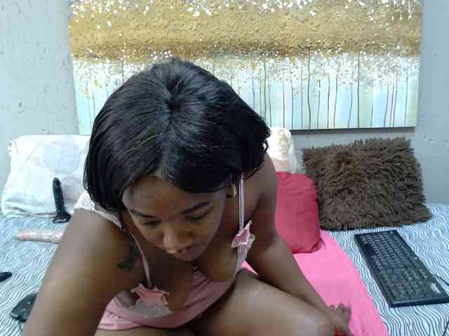 LadyAss33 webcam