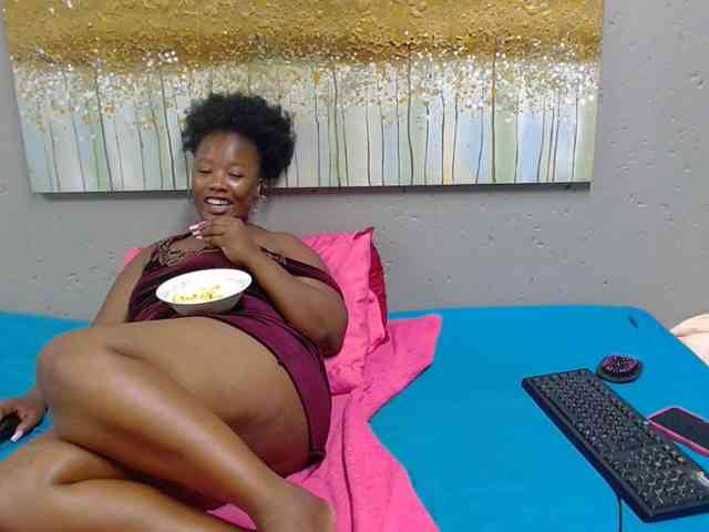 LadyAss33 webcam