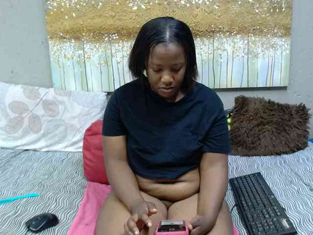 LadyAss33 webcam