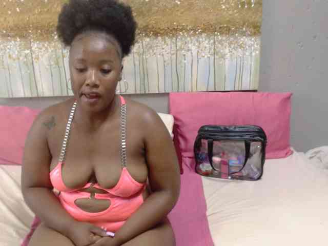 LadyAss33 webcam