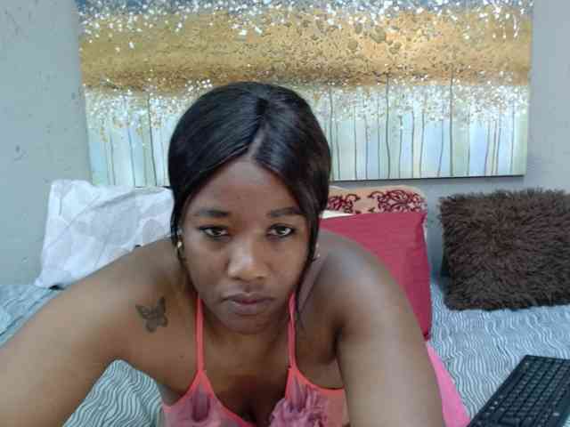 LadyAss33 webcam