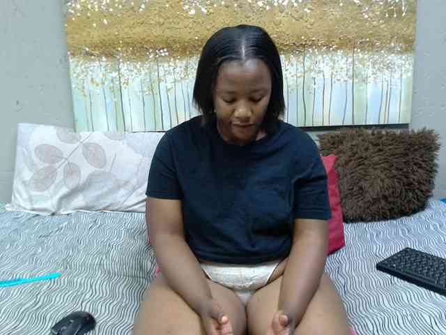 LadyAss33 webcam