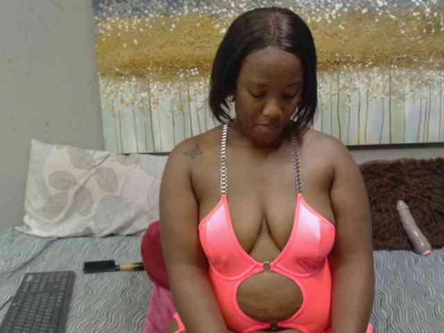 LadyAss33 webcam