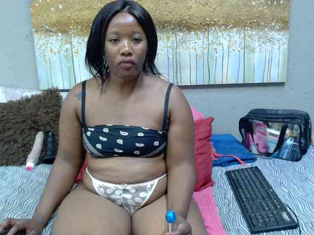 LadyAss33 webcam
