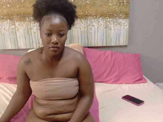 LadyAss33 webcam