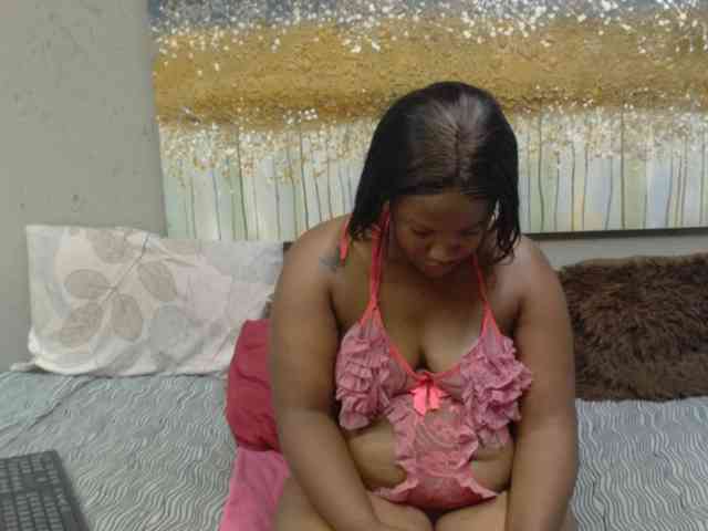 LadyAss33 webcam