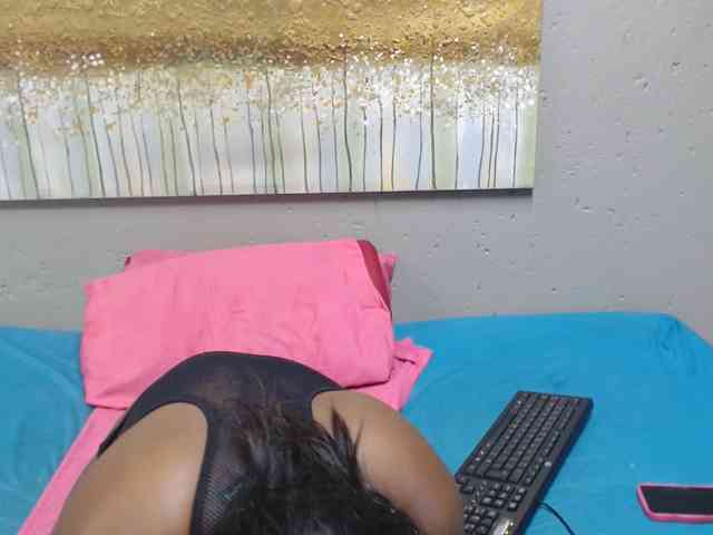 LadyAss33 webcam