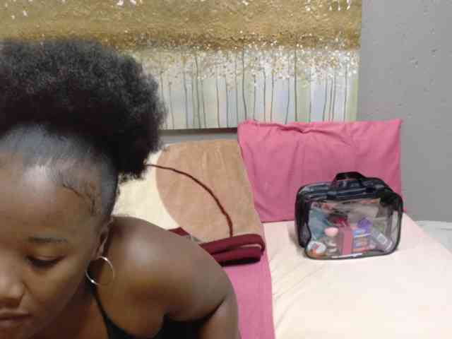 LadyAss33 webcam