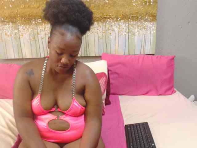 LadyAss33 webcam