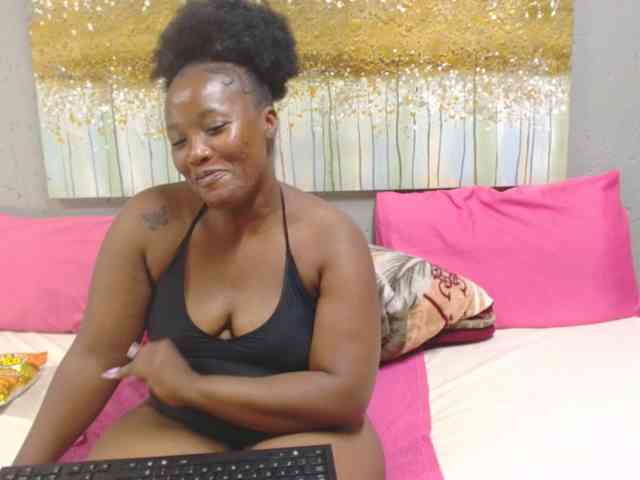 LadyAss33 webcam