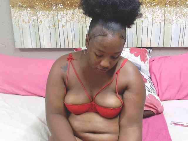 LadyAss33 webcam