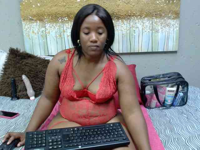 LadyAss33 webcam