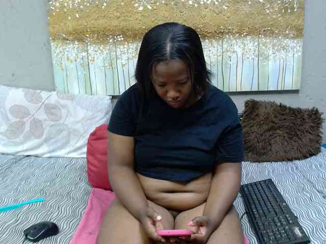 LadyAss33 webcam