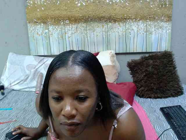 LadyAss33 webcam
