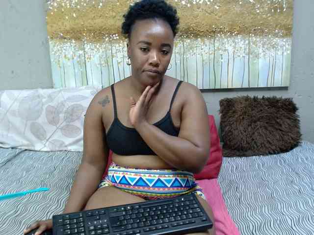 LadyAss33 webcam
