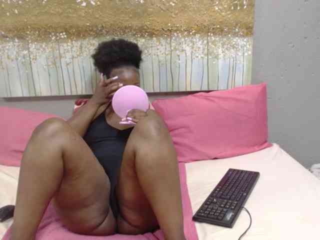 LadyAss33 webcam