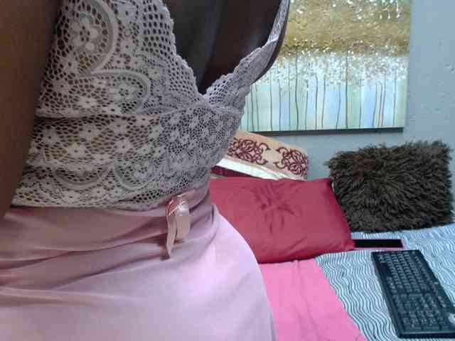 LadyAss33 webcam