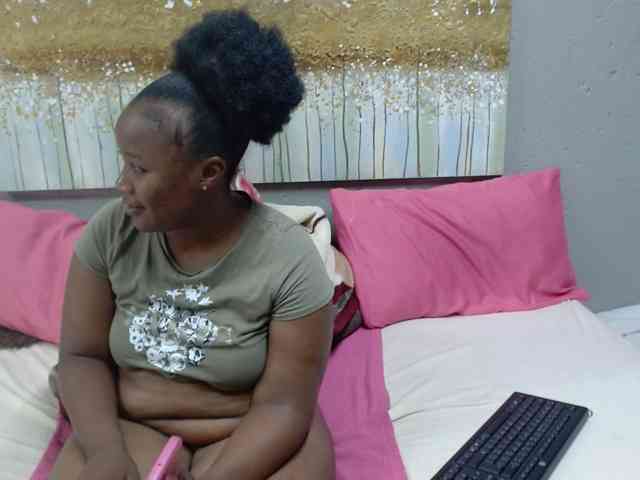 LadyAss33 webcam