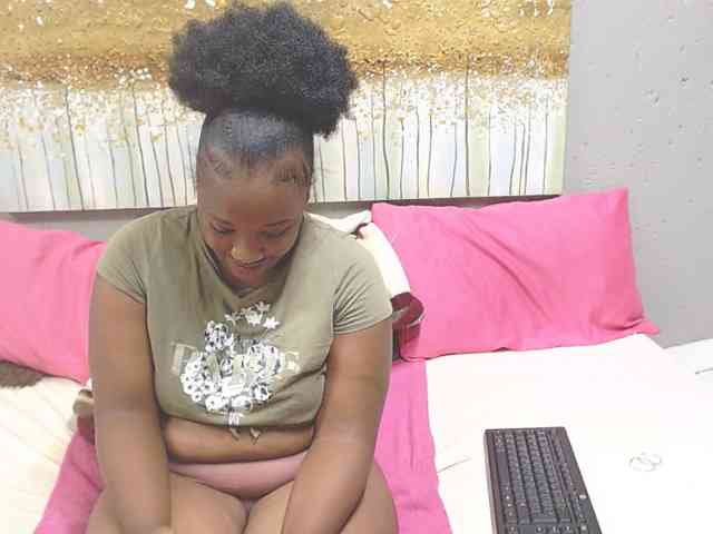 LadyAss33 webcam