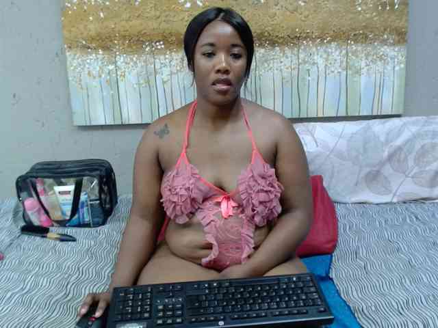 LadyAss33 webcam