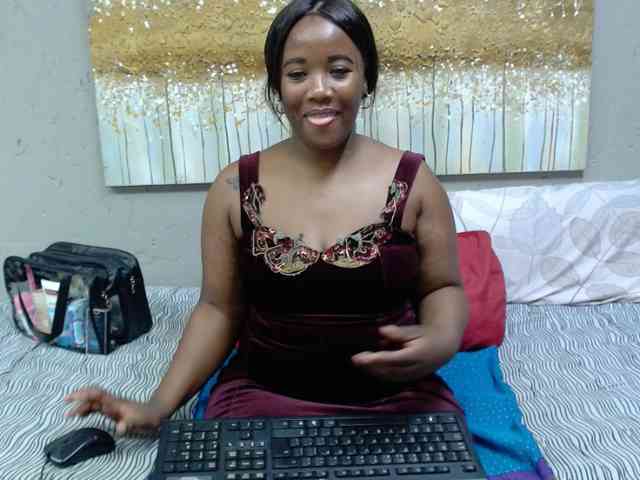 LadyAss33 webcam