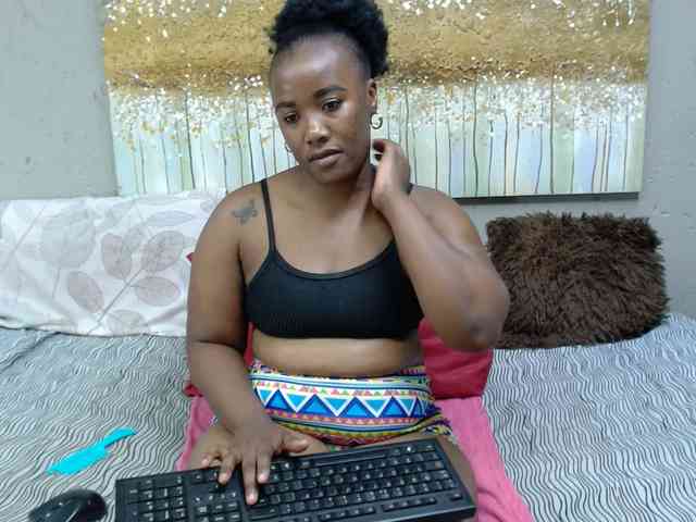 LadyAss33 webcam