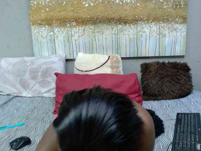 LadyAss33 webcam