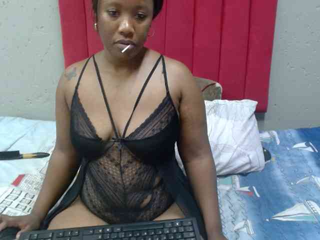 LadyAss33 webcam