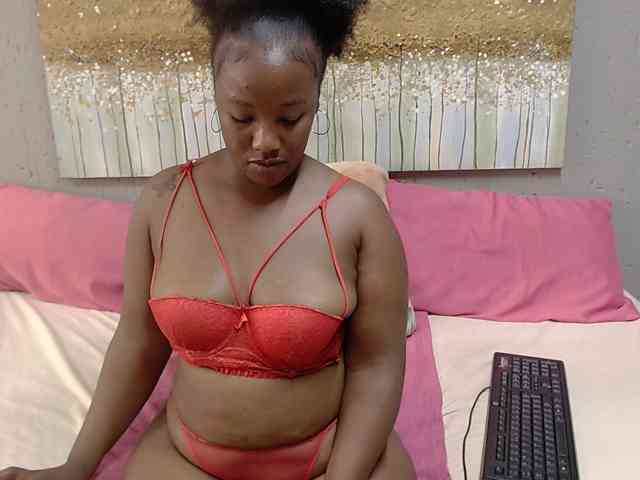 LadyAss33 webcam
