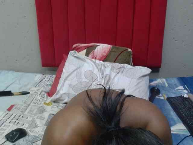 LadyAss33 webcam