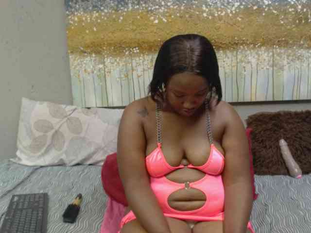 LadyAss33 webcam