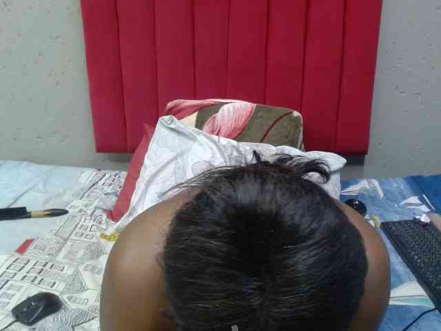 LadyAss33 webcam