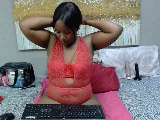 LadyAss33 webcam