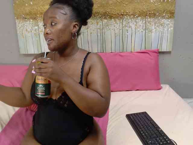 LadyAss33 webcam