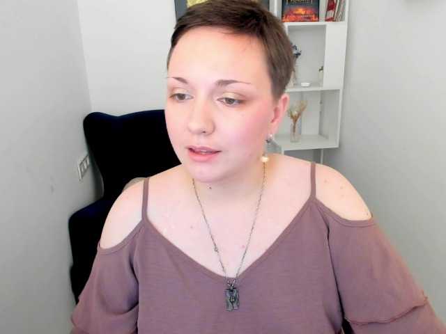 GoldenHazea live cam on BongaCams