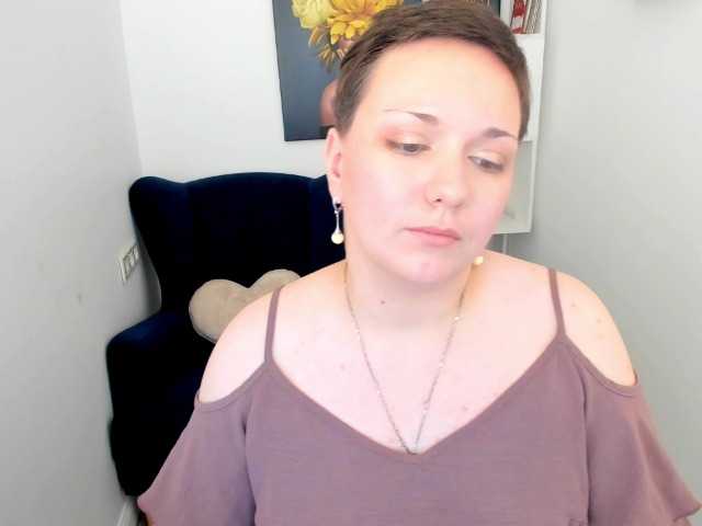 GoldenHazea live cam on BongaCams