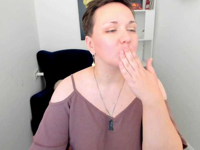 GoldenHazea live cam on BongaCams