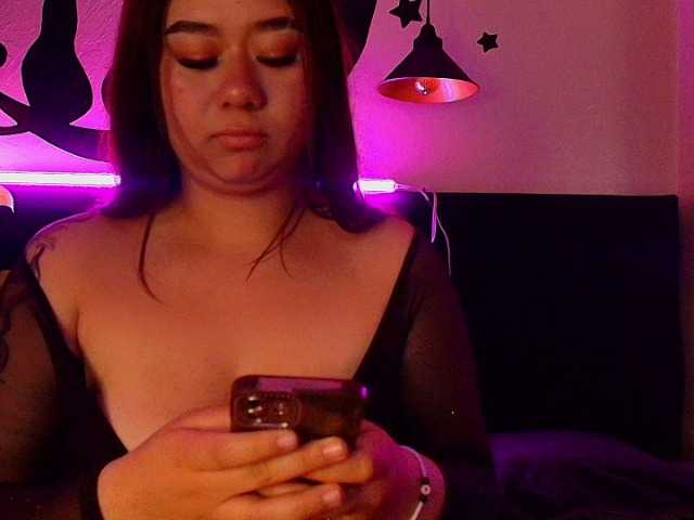 IvvyKiss live cam