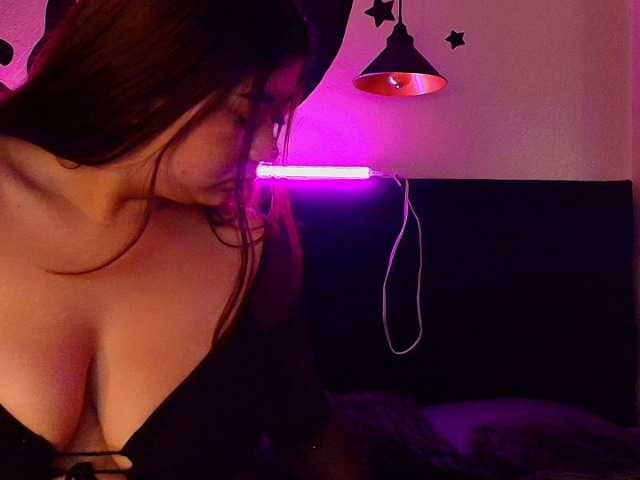 IvvyKiss live cam