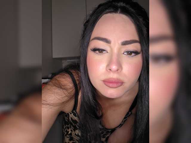 Brunetkaaaa live cam