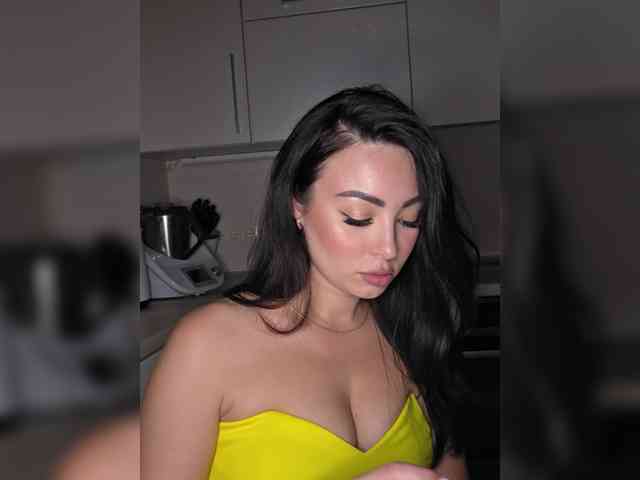 Model: Brunetkaaaa