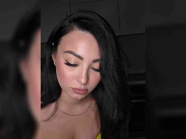 Brunetkaaaa webcam