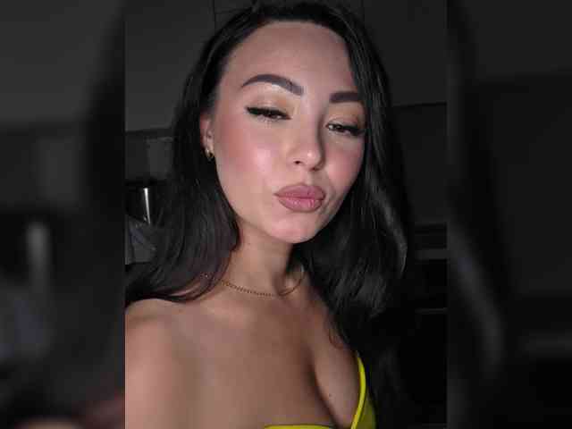 Model: Brunetkaaaa