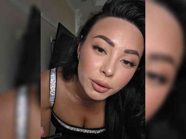 Brunetkaaaa webcam