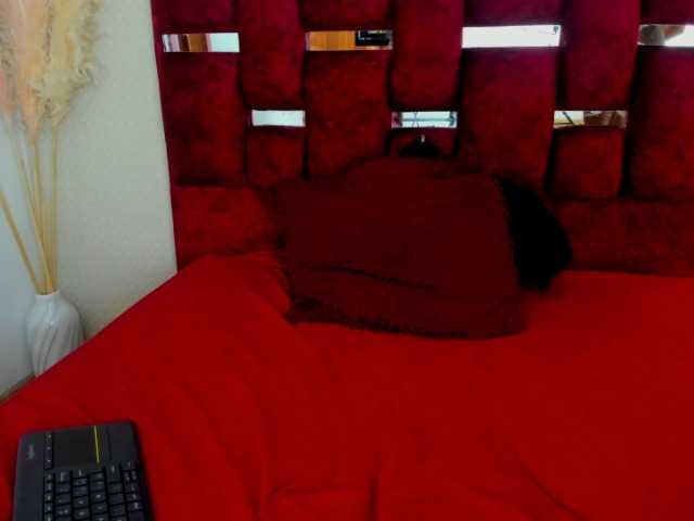 KeiraMendozax live cam on BongaCams