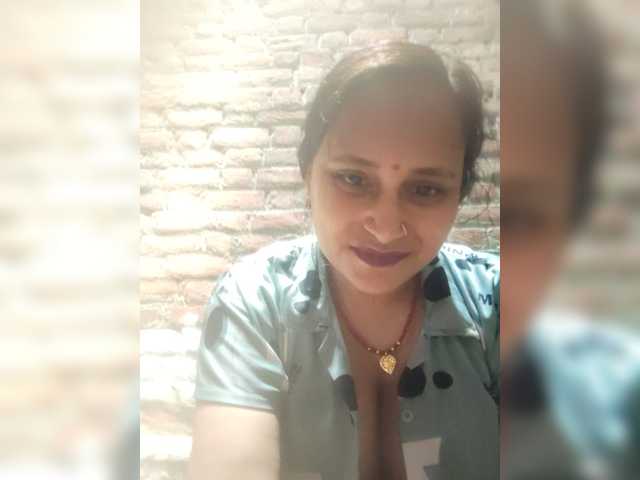 Soniya143 live cam on BongaCams