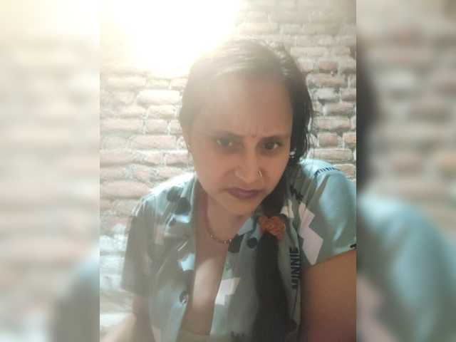 Soniya143 live cam on BongaCams