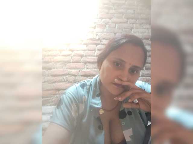 Soniya143 live cam on BongaCams